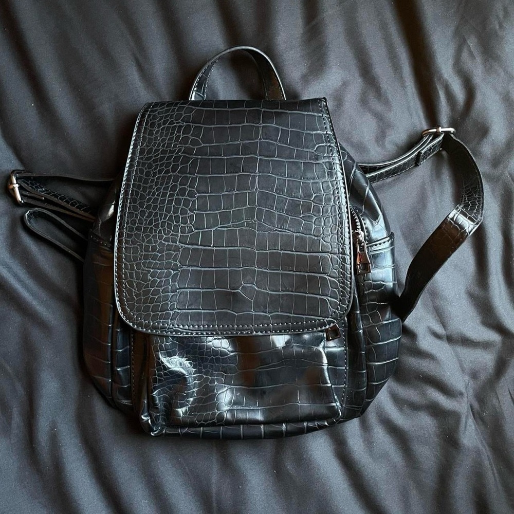 Elegant Black Crocodile-Embossed Backpack